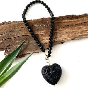 collar ónix corazon barro negro