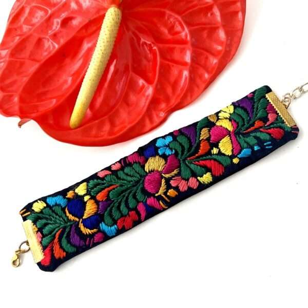 brazalete-multicolor-bordado-san-antonino