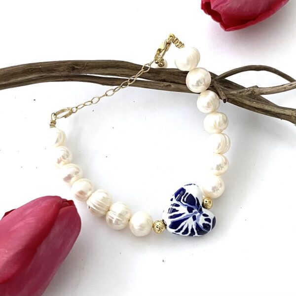 Pulsera con perlas y corazón talavera