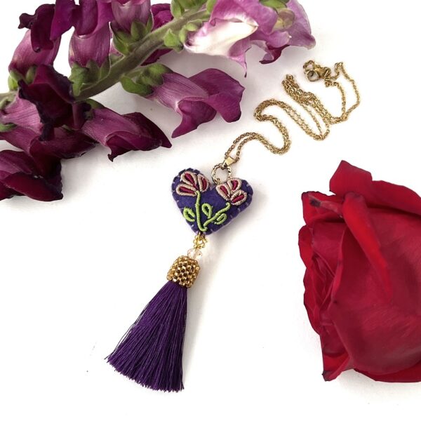 collar-corazon-mini-morado