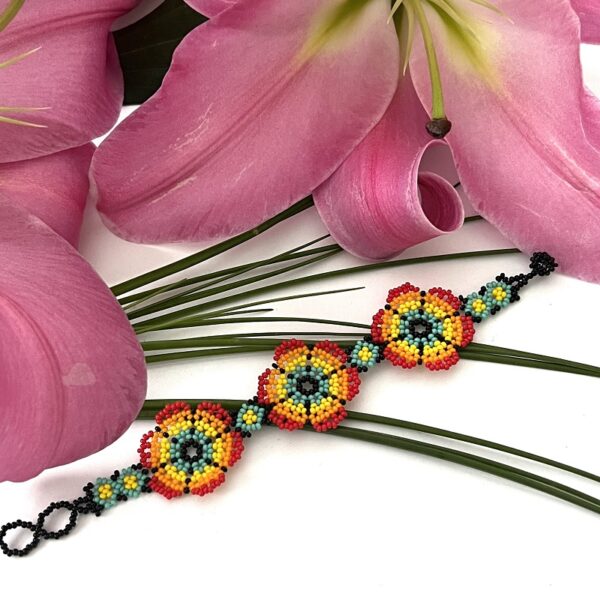 pulsera-de-chaquira-con-flores