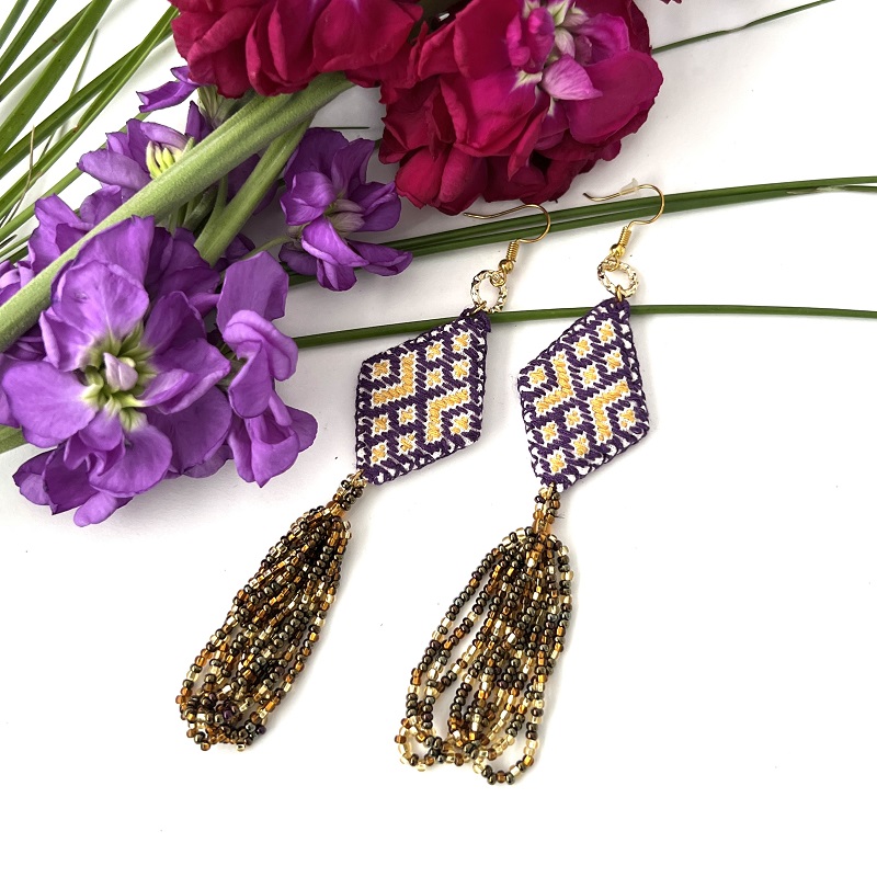 Aretes bordados rombo y chaquiras - Albor Arte MX Aretes bordados rombo y chaquiras - Albor Arte MX