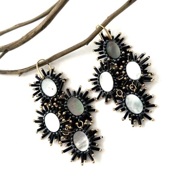 aretes grandes negros con madreperla