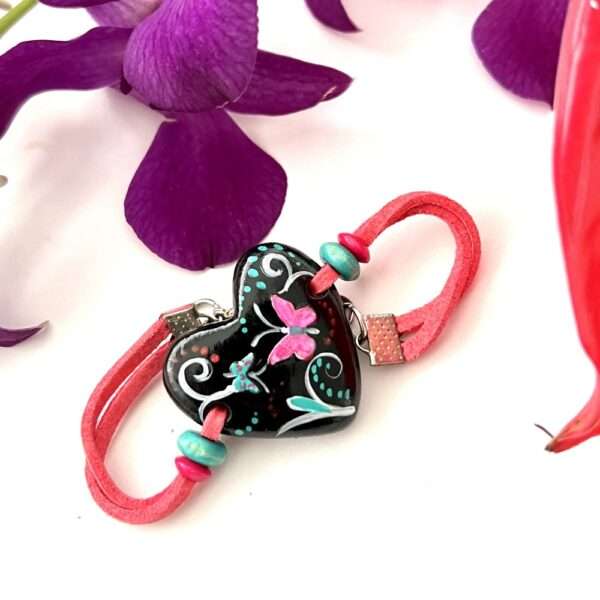 pulsera-corazón-negra-con-mariposas