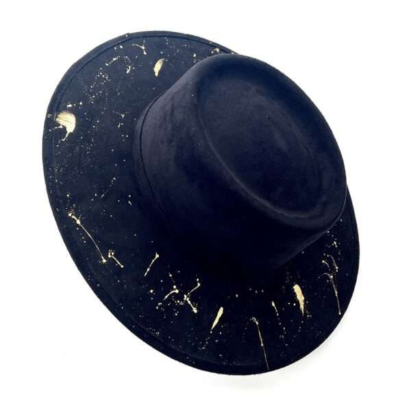 sombrero-con-corazon-negro-papel-mache3