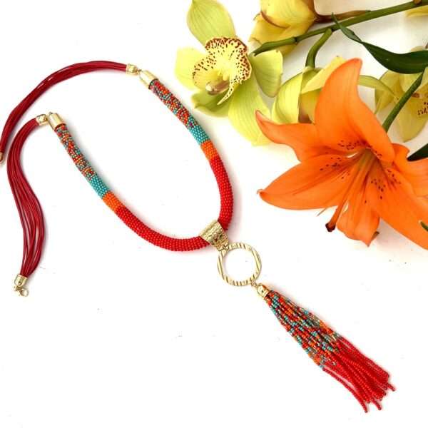 collar-largo-chaquiras-rojo-con-turquesa