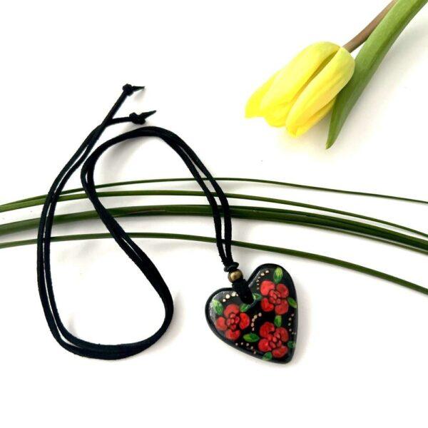 Collar corazón negro con rosas - Imagen 2