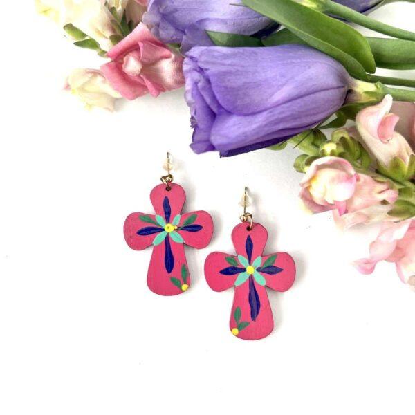 aretes madera cruz rosa