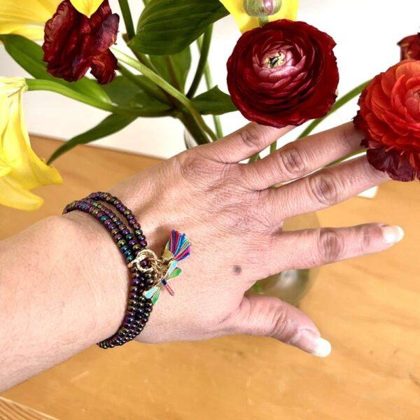 Pulsera triple chaquira dije libélula - Imagen 3