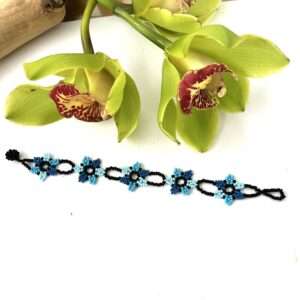 pulsera de chaquiras flores azules