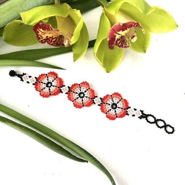 pulsera chaquiras tres flores rojas