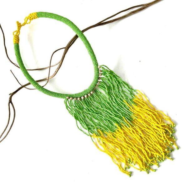 collar largo chaquiras verde con amarillo