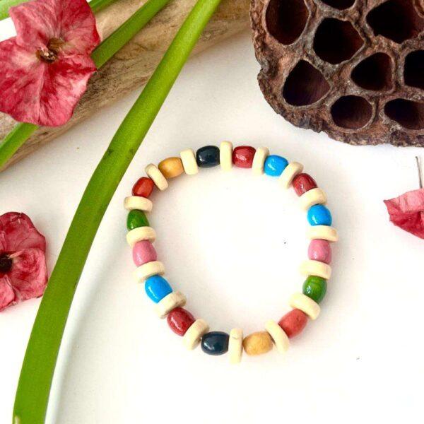 pulsera madera crema y multicolor