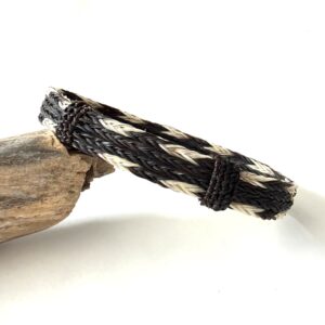pulsera crin cuatro hilos negro con beige