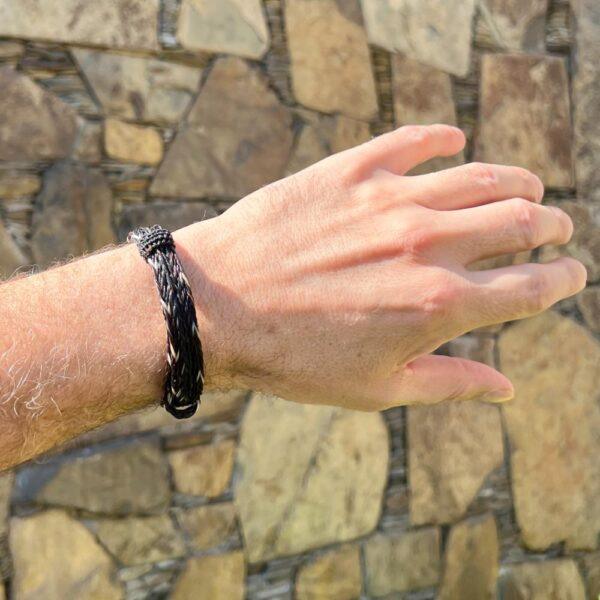 pulsera crin cuatro hilos negro con beige