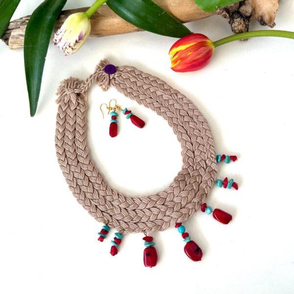 Collar textil con coral - Imagen 2