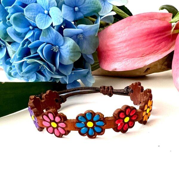 pulsera piel café flores multicolor