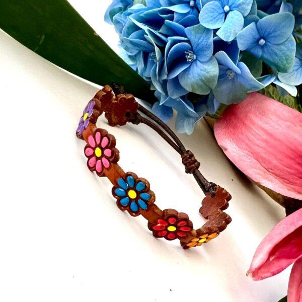 pulsera piel café flores multicolor