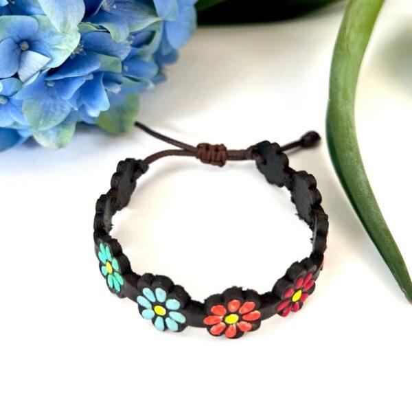 pulsera piel negra flores multicolor