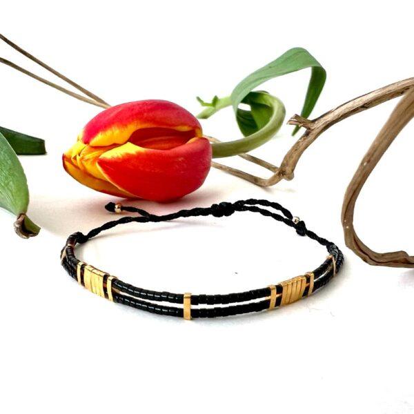 pulsera miyuki negra con dorado