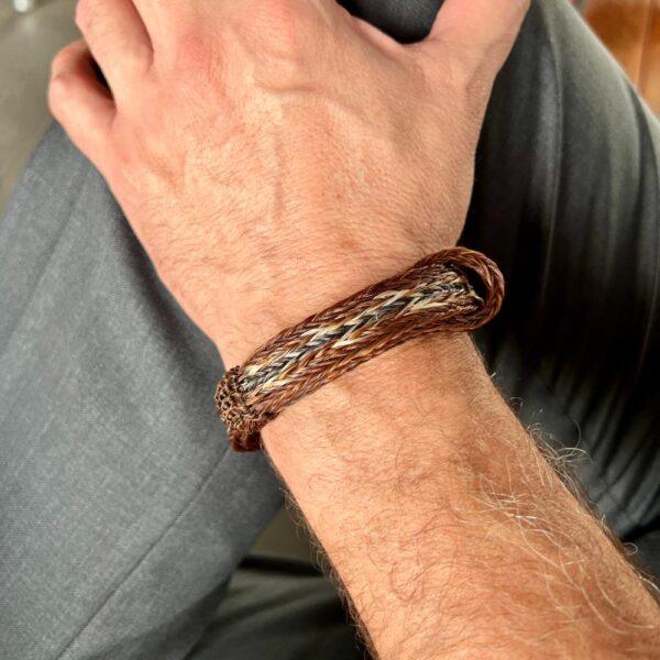 Pulsera crin cinco hilos café gris - Imagen 3