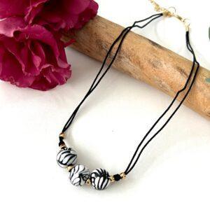 collar tres dijes talavera negra