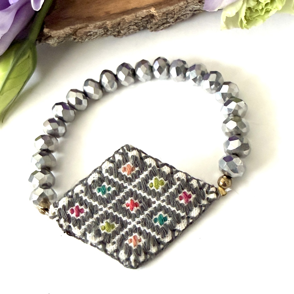 Pulsera bordado Chiapas gris - Imagen 2