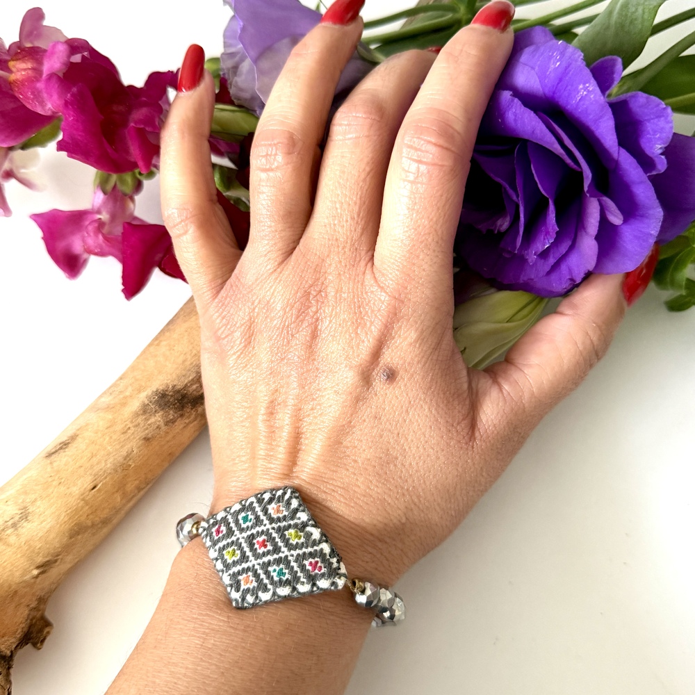 Pulsera bordado Chiapas gris - Imagen 3