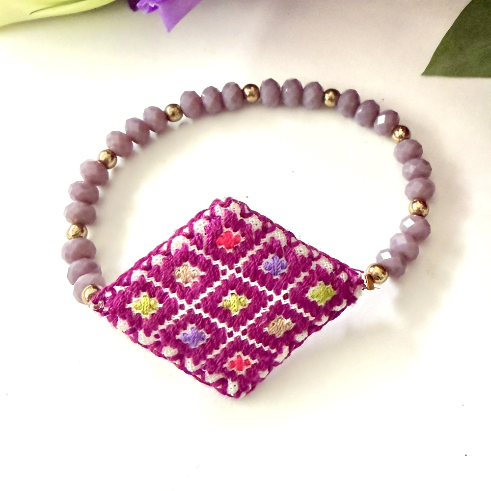 pulsera bordado Chiapas lila