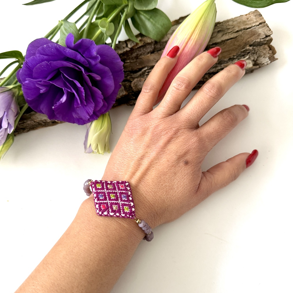 pulsera bordado Chiapas lila