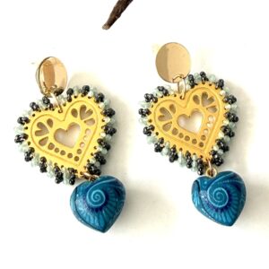 aretes de copal azul con corazon de chapa de oro