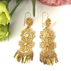 aretes de filigrana largos con flores y flecos