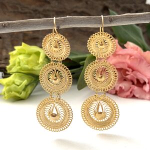 aretes largos de filigrana con tres circulos