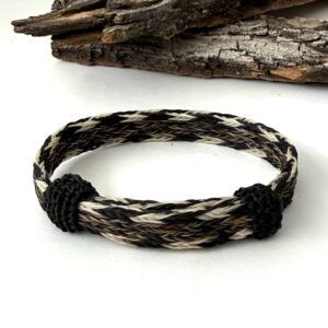 pulsera crin cuatro hilos flechas tricolor